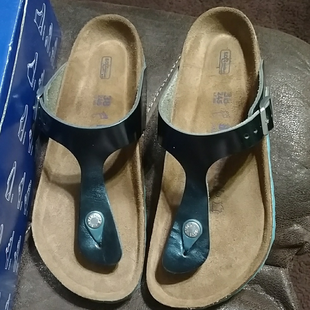 Birkenstocks metallic green Gizeh sandals